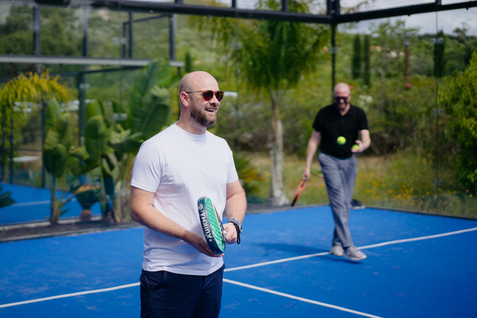 Partie de padel entre collègues Eurofiscalis sous le soleil